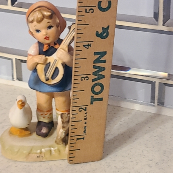 Vintage Figurine with Girl and Goose Collectors Items - Picture 5 of 9